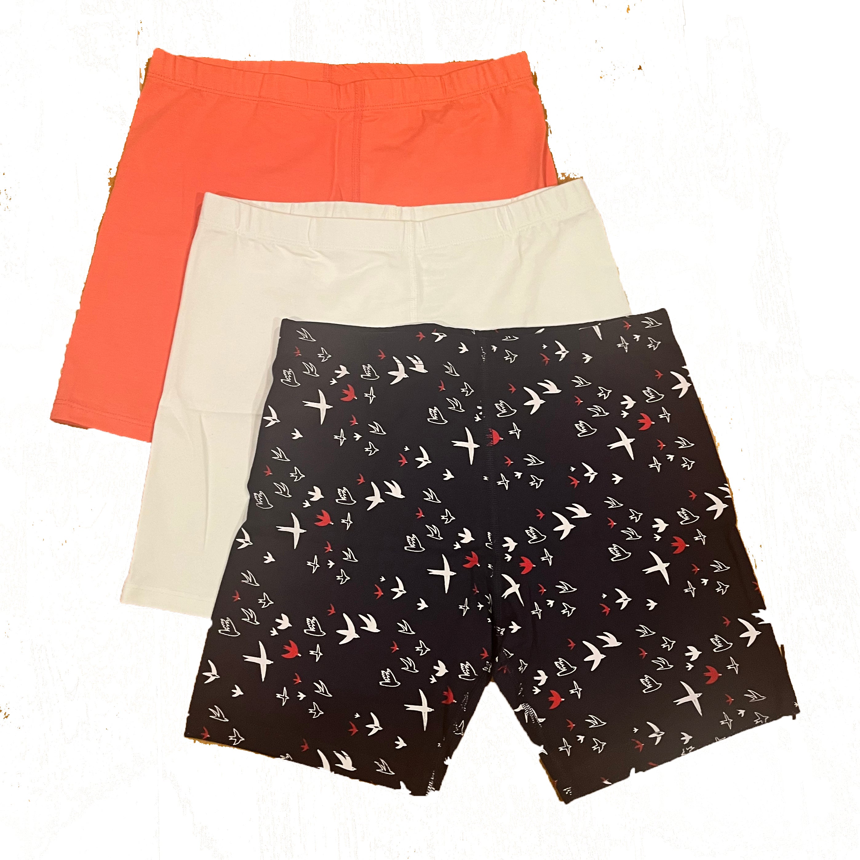 Pre-owned White | Pink | Navy Birds Shorts size: 6-14 Years